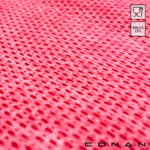 Een close-up van de Conan Color Wipe rode poetsdoek